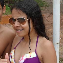 Sou como você me vê.
Posso ser leve como uma brisa ou forte como uma ventania,
Depende de quando e como você me vê passar
