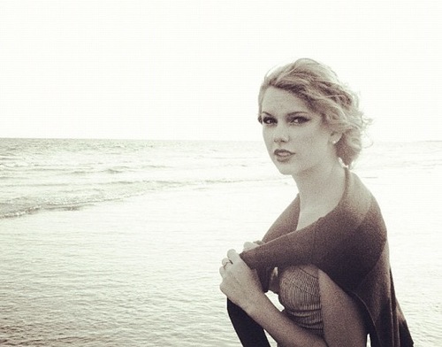 we are taylor swifts crew, any swiftie can join. TAYLOR YOU ARE OUR IDOL.