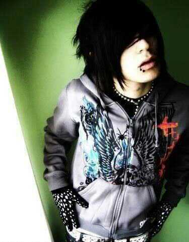 hi, im jason and im 18 year old and emo, i love to playing guitar and skating btw i have a love for cookies *single* :3