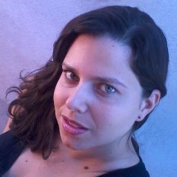 Sou do tipo de pessoa q qdo faz algo faz bem feito. Amo artesanato, conversar, video games, RPGs jogos online, gosto muito de ler e escutar música