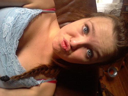 sjokoladeee's profile picture. det seies at ein er det man eter men eg e no verken brun eller deilig som ein sjokolade... =-O mindfucker