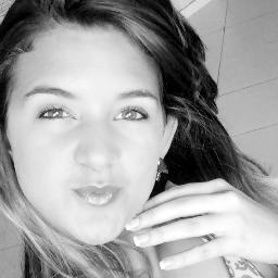 aquariana, chata, abcedista, apaixonada, ciumenta, feliz, sonhadora ..