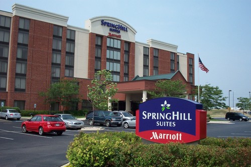A great all-suite hotel located right off of I-88 in the heart of the Cantera business district and just minutes from Downtown Naperville. Come by and see us!