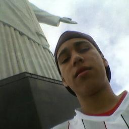 De Curitiba PR, mora no capão raso, Atleticano sempre, curte um rap, eletro, reggae, sertanejo...
