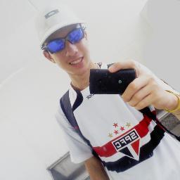 ３ ｐａｌａｖｒａｓ， １ ｖｅｒｄａｄｅ： Ｄｅｕｓ ｅ ｆｉｅｌ.S2
o seu sorriso vale mais que um diamante.S2S2