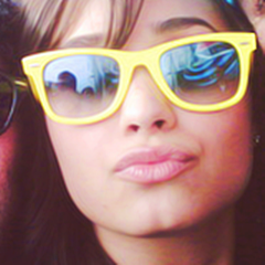 better be careful what you say
With every word I'm blown away
You're in control of my heart...