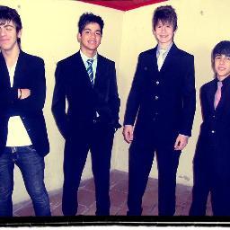 Bateria: @ubatubadabatera 
Guitarra Base: @sancheezgabriel 

Vocal e Baixo: @Crazy_words_
Contato: 051 3451.9112 / 051 97457796