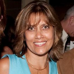 I write. I share. I message. Mom and wife to the best men I know. A blend of 🇨🇴+ 🇺🇸+ 🇻🇪. Partial to arepas, crime TV, vodka martinis and @ChelseaFC.