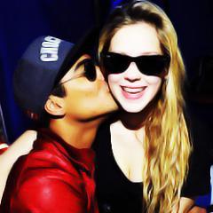 Se bio é vida, aqui eu dedico a vocês, por que minha vida são vocês. Amo muito vocês.. @Sophiaabrahao and @MicaelBorges_. Melhor amiga: @TridentDaMelF.