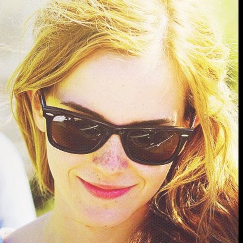 Potterhead,problem? Amo a Hermione minha marida, e ela é só minha! Ronie e Harry são meus BFFs. Já que você ja viu que adoro sonhar, me segue? Since : 9/12/2012