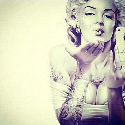 Aleja_says's profile picture. Soy el ser más agridulce que existe. Enamorada del weed, el hiphop y los tatuajes. Twitteo lo que pasa por mi retorcido cerebro. Ps: Casi siempre estoy pegada.