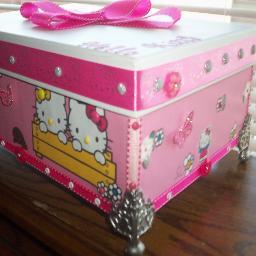 Full time crafter and mother of 8 beautiful girls who constantly inspire me to reach for the sky.