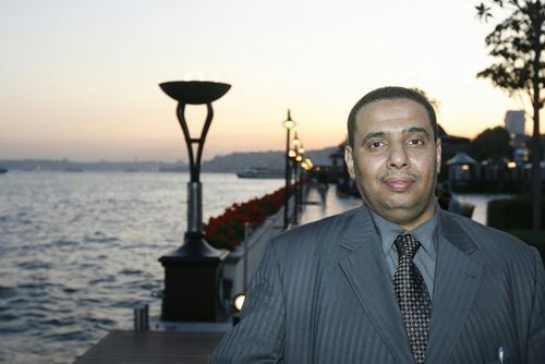 إعلامي وخبير سياحة وسفر