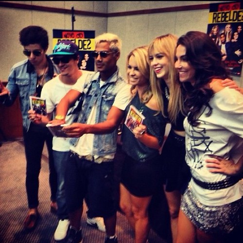 Pra Sempre serei R E B E L D E
Amo vcs @Lua_Blanco @Aguiarthur @Sophiaabrahao @MicaelBorges_ @ChayLeao @MelFronckowiak