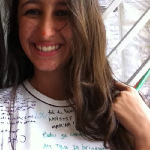 sagitariana, sentimental, chata, cara de pau, sincera, boba, amiga e feia. fazer o que?
