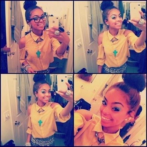 Yasmine : ) , Proud Lesbian #TeamLesbian - Dimples ; Follow Me Or Die Hoe . 18 Years Young . Dope Chickk :) HighLifee . SINGLE