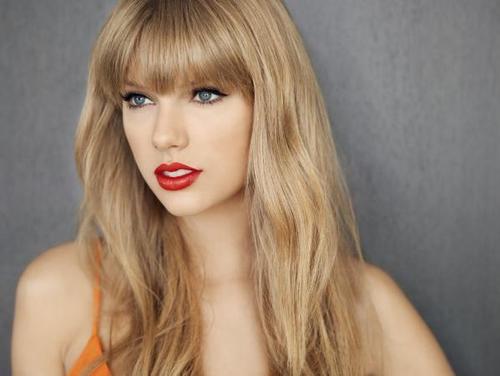 Taylor swift she's my hero!♥ keep calm and be fearless ∞