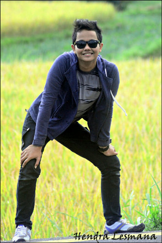 Gak perlu di jelaskan siapa aku,,tp lebih baik kamu yang langsung mengetaui tntang q,,☺☃