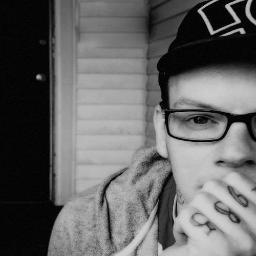 Tattoo Artist, College student, face wrecker for W9YD clan. @Callofdutyghosts
