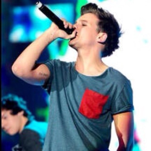 Niall tweeted.