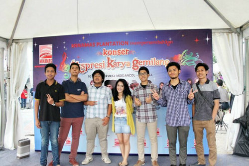Vocals: @leirbagwakkary , @alizhasasha . Guitar : @vhaskono , @randydzr Cajon: @indrakesumaa , CP: @novallegob