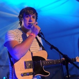 Singer / Songwriter - Melody Maker - Cheese Enthusiast ! Contact: connor@airmtm.com