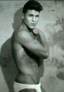 Super enamooraadaa del guapisimoo de kiko :) (L) Me encantaa todo sobree el i todo lo que tenga que ver con el (: LOQUIERO MUCHO!