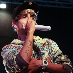 amo/sou/vivo/respiro/adoro @diegothug Dona: @_maisumaju