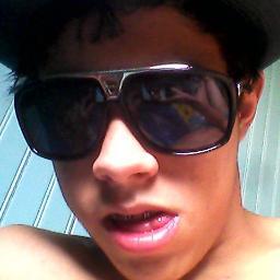 Quem sou?!
Eu sou para cada pessoa aquilo que ela acha que eu sou, mas o que para mim importa é o que eu estou a procura de ser e isso eu ainda não sou.