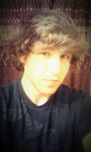 names Justin, 18, and go to college in az and then moving off to med school. wanna know more hit me up