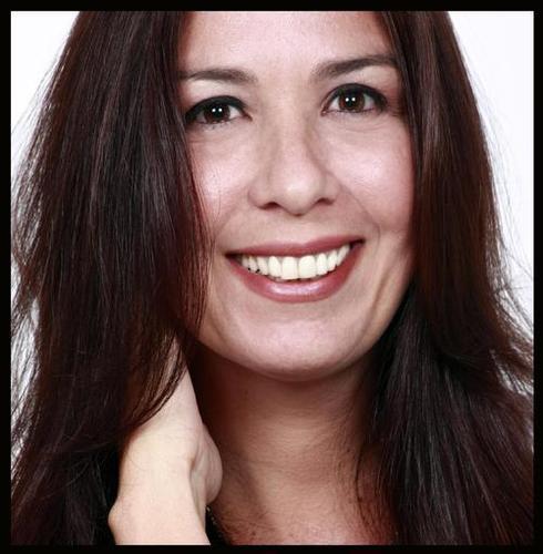 Sou jornalista, radialista, professora uniersitária, escritora, apresentadora de TV e comentarista. Tenho um programa diário na afiliada da BAND-MA.