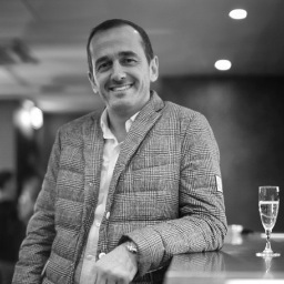 Jean-Claude Mendossa , directeur du célèbre club Le Bazar depuis 2008 vous présente son nouvel établissement : LE COLOMBIA