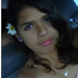 [ ... ] 13 anos , chata , irritando e ciumenta , quer mais ? , segue :)