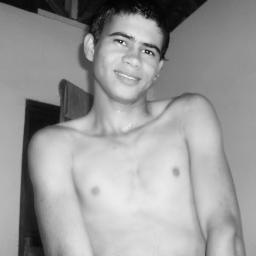 Já que eu falo sozinho na vida real, resolvi criar um twitter, pelo menos aqui eu falo sozinho com todo mundo :)
