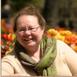 Aromatic distiller, perfume lover, art supporter, tai chi player and writer