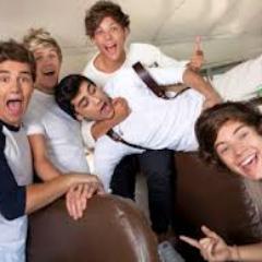 fati_ourmoment's profile picture. 15 años #belieber #directioner #simpsonizer #lovatic.¿Un sueño?conocer a 4 britanicos y 1 irlandes.El pasado muere el presente vive y la vida sigue. #ponycornio