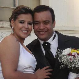 Casadissima e extremamente feliz , stressada, e completamente intensa.. choranaaaaaaaa..
Personalidadee fortissimaa.. e naum teimem comigooo.