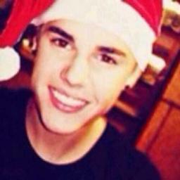 sono Justin Bieber italiano, sono il suo 69esimo fake e amo tutti...tranne te *indica* :D #single