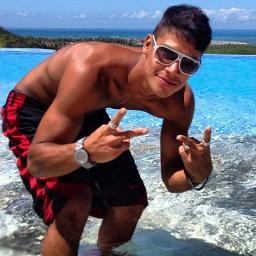 NÃO VOU MAIS DEIXAR VC PARTIR NADA VAI TIRAR VC DE MIM POIS TUDO RECOMEÇA QUANDO CHEGA AO FIM



esse twitter foi feito pra os meus rebeldes