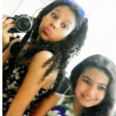 Sou como você me vê. Posso ser leve como uma brisa ou forte como uma ventania, depende de quando e como você me vê passar.