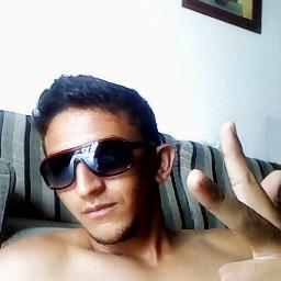Hum ser vivo que respira, ama, sofre e é limitado.