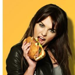 Ewaa Farna 
Maciek Musiał
Vampire Diaries
Zmierzch :*

Follow Me. ^^