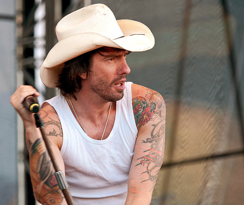ich bin ein Band mitglied von the BossHoss und bin ein Coach von the Voice of Germany