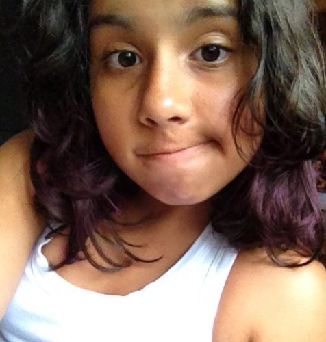 Hey ! Sou isis tenho 11 anos , tenho um canal no youtube e sou muito feliiiiz ! Amo make , moda , tutu e acessórios ! Bjss