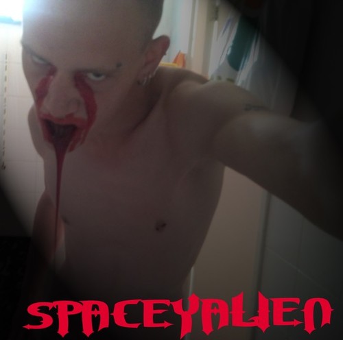 spaceyalien's profile picture. 
