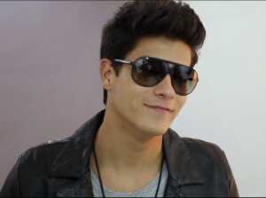 @Aguiarthur meeu amor você entrou na minha vida para nunca maais saair... vc me faz tão beem.. eu tee amooo s2.. thur meu eterno lindo..
