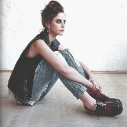 Alexandra Salvatore here , and this my jailed account for when i talk to much on my account @ItsAlexSalvator