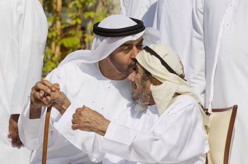 جندي من جنود خليفة وآل نهيان الكرام والوطن... وهو أعظم لقب... وأعلى فخر...أغرد في حبهما... وبما تعلمته منهما عن الدين... ومكارم الأخلاق ...