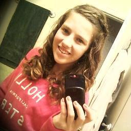 Just a simple girl that loves volleyball! follow and message me.. i love talking to new people and im good at giving advice..