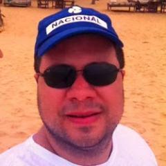 Diagnosticado com síndrome de Estocolmo por código legado em C#. Um dia, quem sabe, mudo para Ruby ou Elixir.